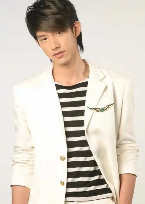 莱卡青蛙王子剧情(吴建飞:曾是周杰伦师弟,还是铠甲勇士男主,当爸后38