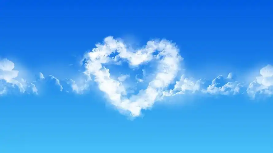 唯美浪漫的心形云朵