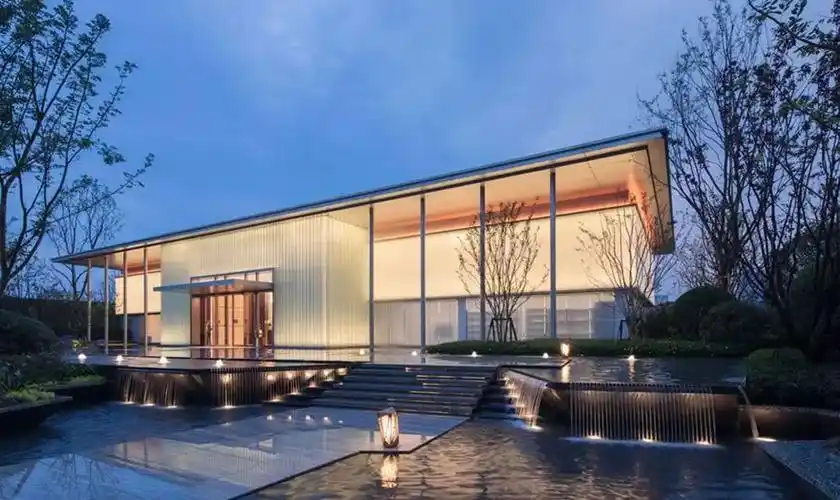 项目实景拍摄 项目位于成都市东三环,首开龙湖景粼玖序项目是龙