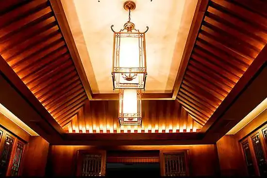 客厅装修瞬间高大上客厅吊顶如何展现华美风情