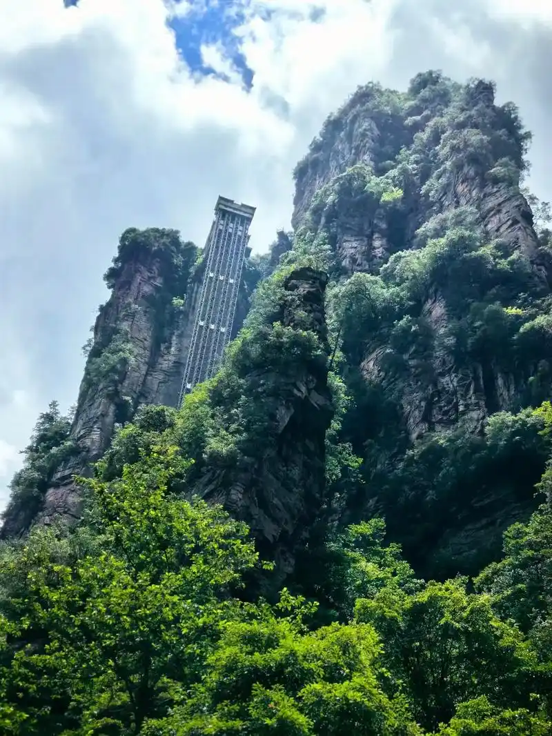 看西游记和阿凡达的取景之地[强] 坐标:张家界天门山 文案:山不见我我