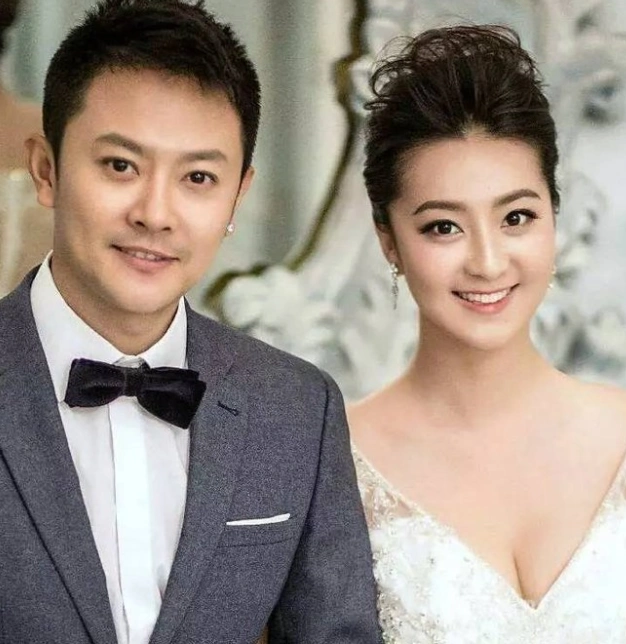 40岁印小天离开骗子前妻后,再次逆袭人生,现任绯闻女友颜值公开