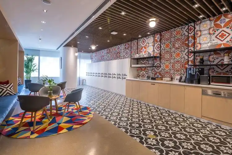 寰图雅居乐国际广场办公独立办公室50人间