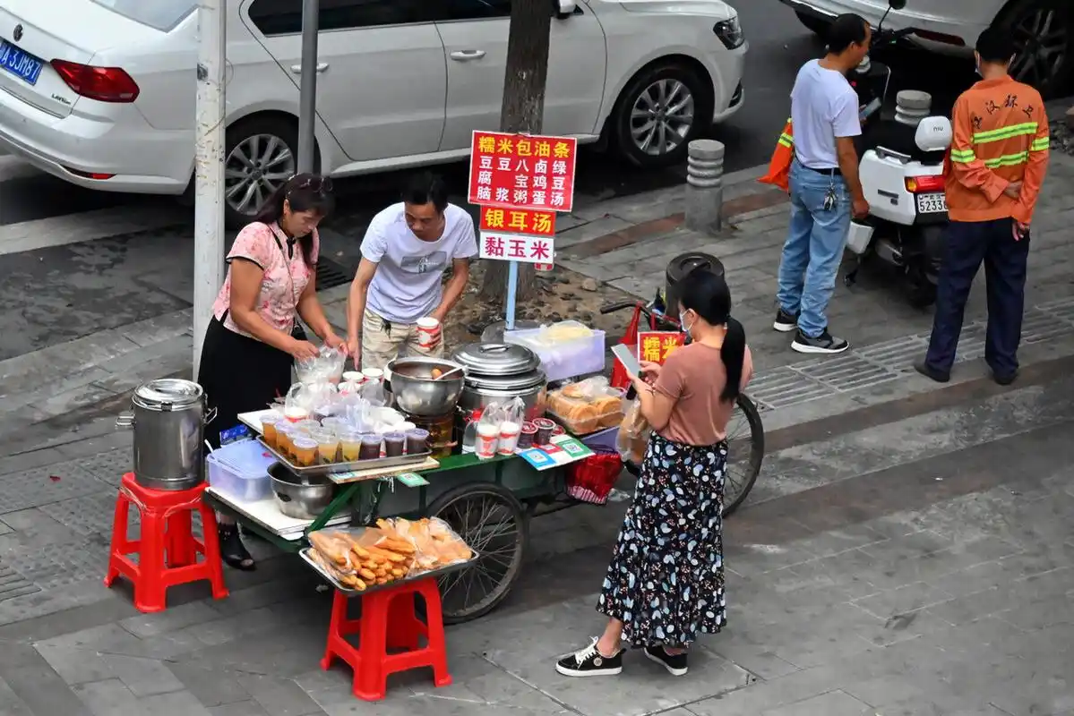 街头早餐摊