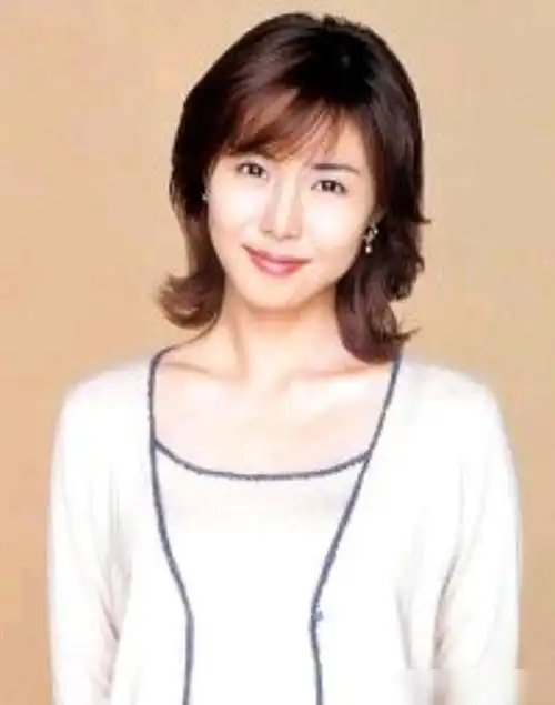 七,陈安琪——饰·曾柔王屋派韦小宝第六位老婆六,冯晓文——饰·苏荃