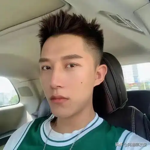 精干酷盖又有男人味,不挑发质谁剪都帅气(男士发型2021最新图片短发)