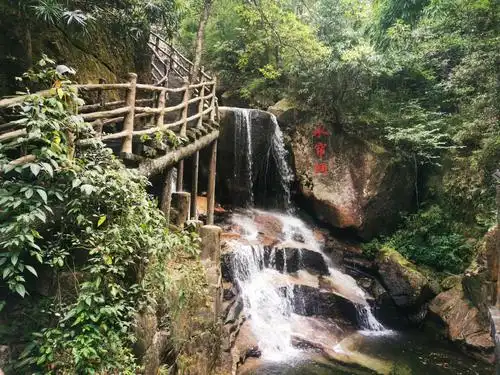 过流华湾古村,登莽山猴王寨