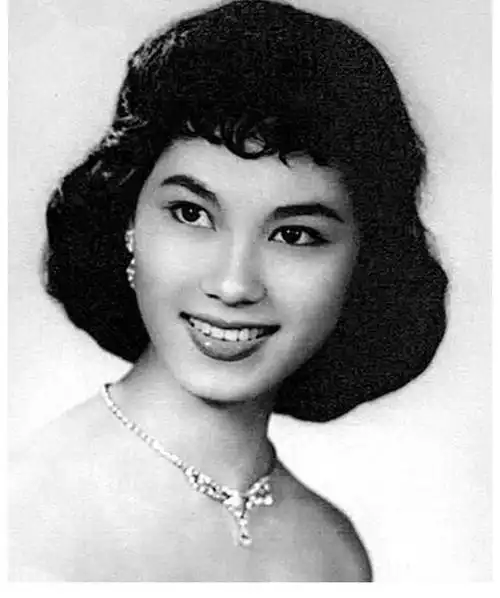 香港女星陈思思《三笑》成名,抢了闺蜜的男友,再嫁成了前夫婶婶