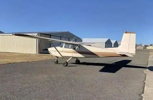 塞斯纳172轻型飞机.塞斯纳172轻型飞机,1956年出厂, - 抖音
