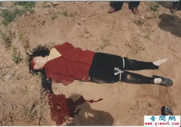 【引用】枪毙美女全过程,胆小的可以看看!