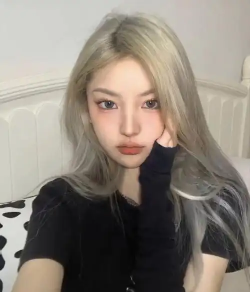 浅灰亚麻色头发图片女