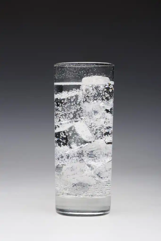 一杯冰水,一杯冰水