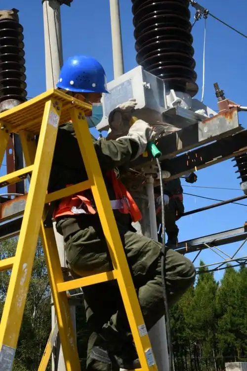 纪实拍摄:电力工人现场工作画面