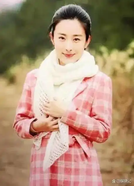 她是唐嫣同班同学出道20年零绯闻父亲是她不结婚的底气