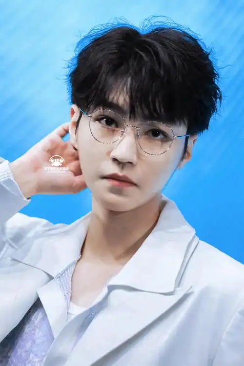 bolon眼镜品牌全球代言人王俊凯