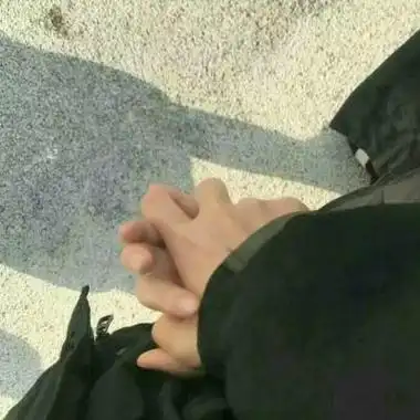 手牵手图片真实照片头像 高清甜蜜的男女牵手图片真实照片头像_情侣