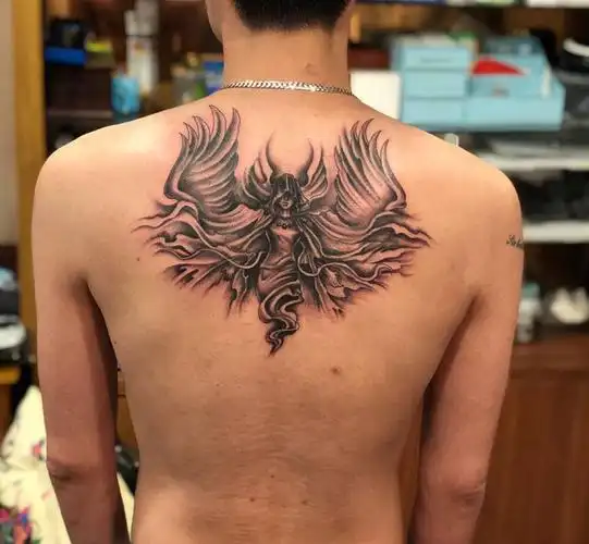 六翼天使纹身图片背部新传统纹身图案