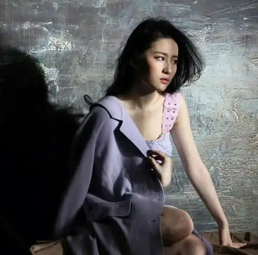 不要清纯了刘亦菲拍被骂低俗玩擦边她的胸到底碍了谁的眼