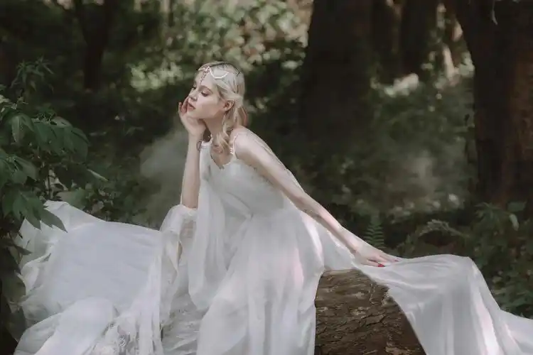 绿野仙踪丛林欧美女神优雅气质写真