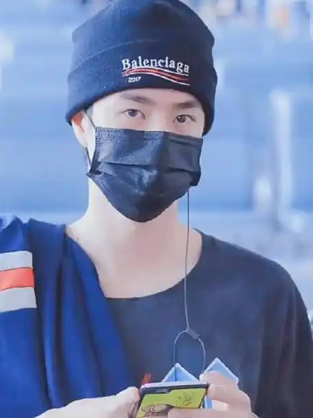 王一博#wyb#青年演员王一博#这气质就算带着口罩也挡不住气场太谴大