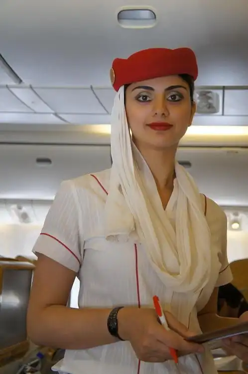 发几张阿联酋航空公司空姐的片子