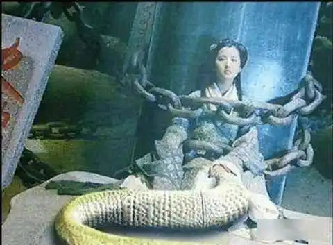 后来两人重新相遇相知,灵儿因为自己怀孕现出女娲后人真身,以为自己是