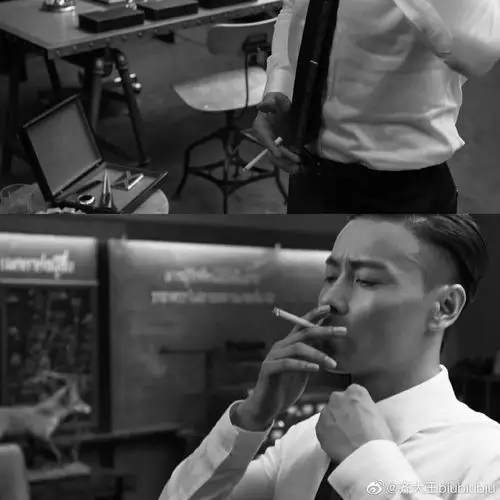 穿西装的张晋 蔡少芬拔刀吧