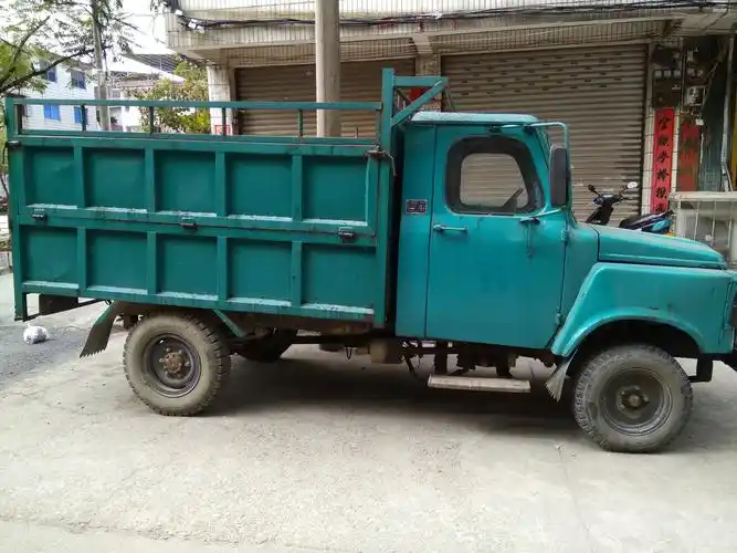 出售桃花江牌小型拖拉机.自用车辆,公里数少