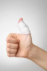 拇指受伤用绷带包扎照片
