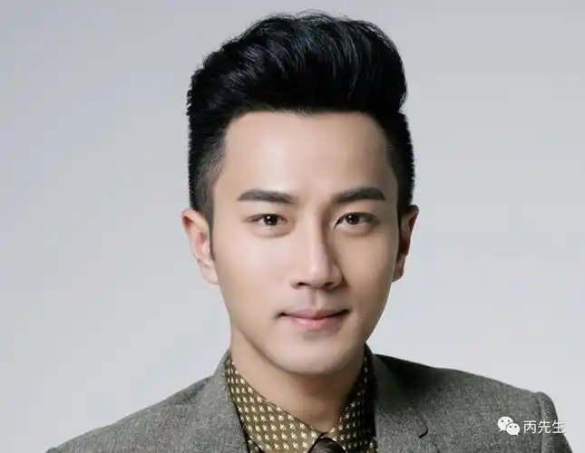 额相富贵之你看那个额头它又大又宽