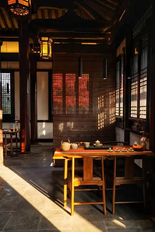 深秋的方塔园,枫红杏黄,秋意盎然,美景如画.