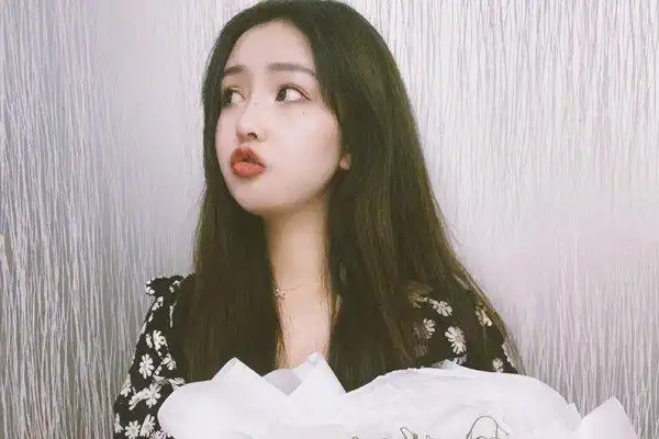 炫迈妹儿变形计第几期 初中辍学成为一名网红