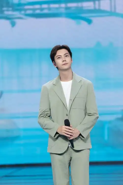 陈伟霆希林娜依高把大美中国唱成歌##陈伟霆希林娜依高画中唱国色