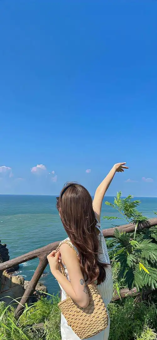 美少女自由风锁屏壁纸