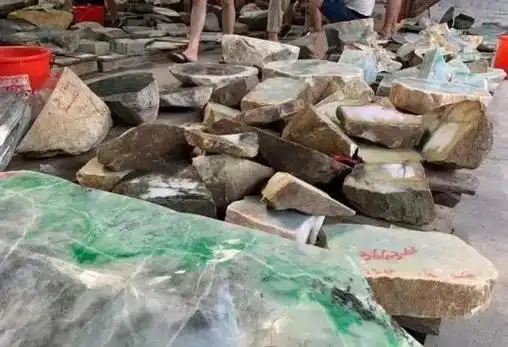 2021年翡翠原石交易行情如何看下半年的平洲公盘