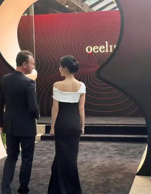 尤其是裙子还融入了包臀鱼尾剪裁,对刘诗诗这样身高并不算特别高挑