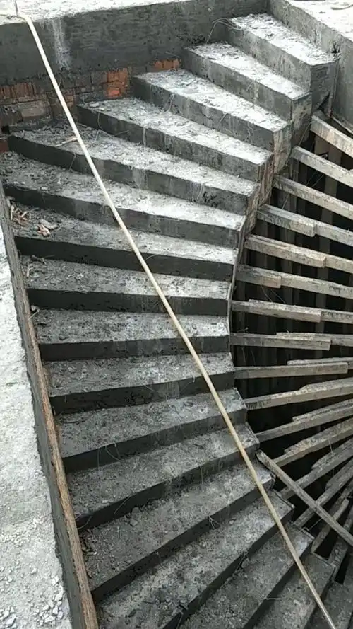 钢筋混凝土#看看弧形楼梯工艺美观还是直楼梯,懂行的指导下