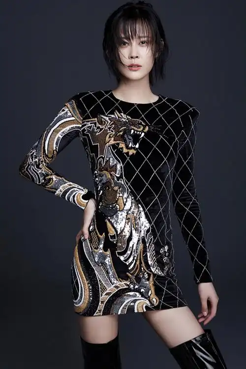 那广子黑色连衣简约大气 酷爽外露攻气十足