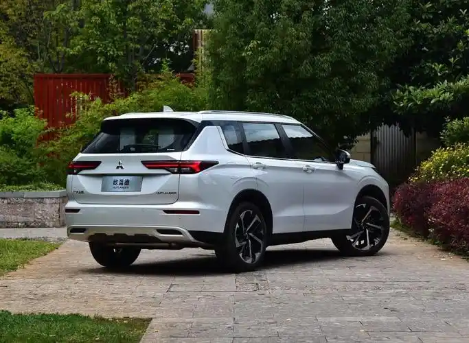 16.98万元起 全新三菱欧蓝德上市 搭载1.5t发动机