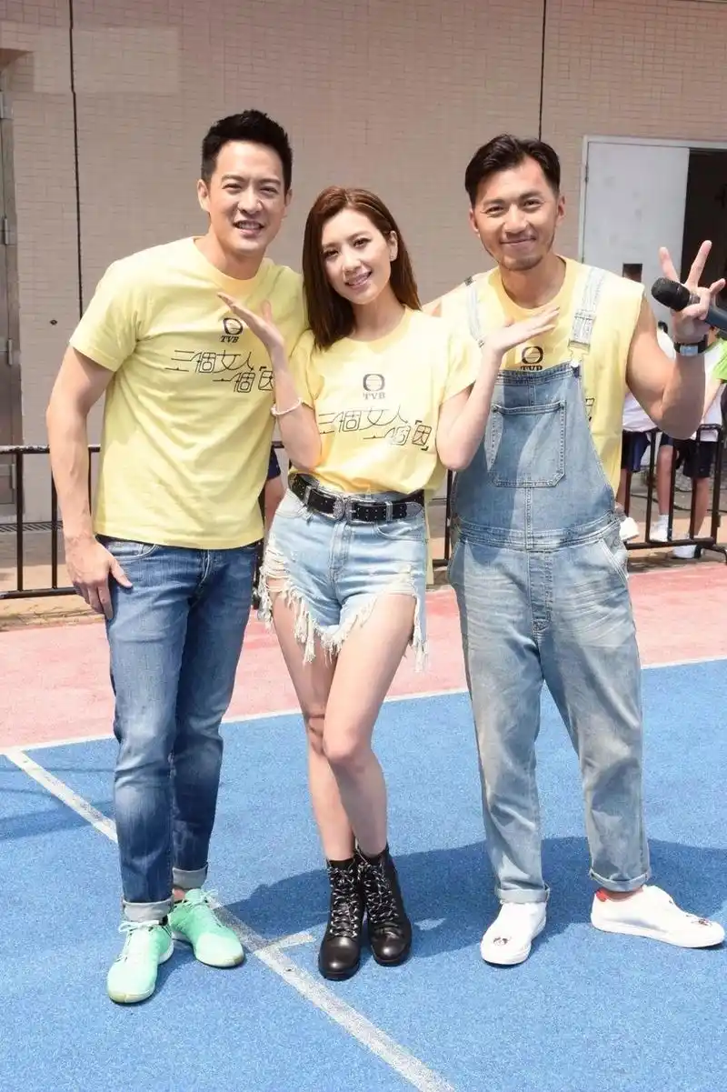 tvb《三个女人一个因》活动宣传 黄智雯与袁伟豪"师徒"开心互动
