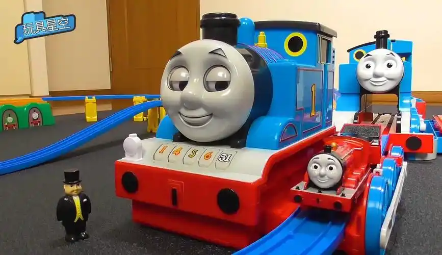 托马斯爷爷的游乐场引来新的小伙伴——詹姆士小火车,刚来很害羞