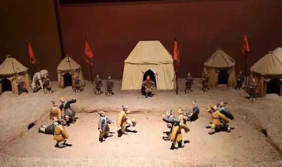 蹴鞠在中国历史上的发展进程,几乎与整个中国古代社会的发展轨迹相同