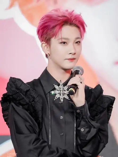 今日份艺人胡烨韬