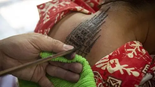 “" 九层塔被认为是男女皆合适的符印之一   同时被象徵是佛祖