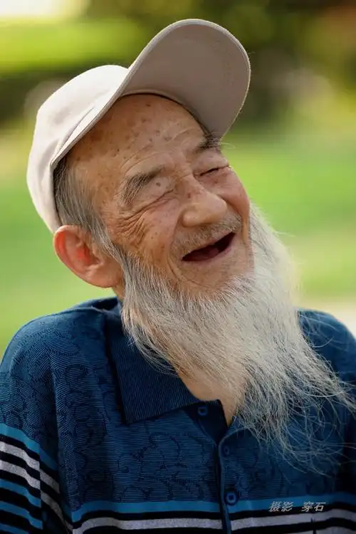 人像～～长胡子曲老大伯