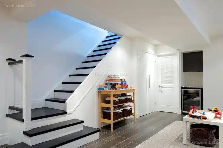 整洁三跑楼梯设计效果图设计图片赏析