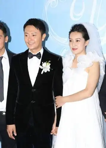 印小天被曝遭妻子骗婚损失千万 昔日恩爱照回顾(5)