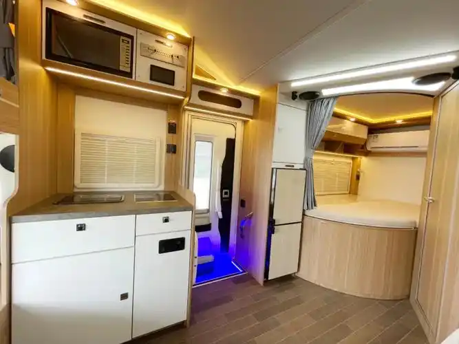 艾科斯跃进h500带拓展的轻卡房车干湿分离卫浴间开启精致旅居