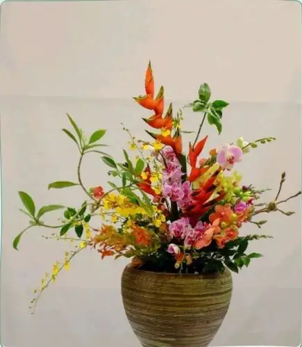 中国插花花艺资深大师王莲英教授到万宁交流附插花作品图片