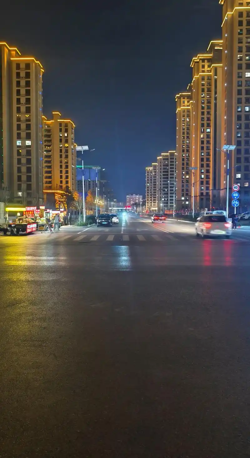 城市的夜晚 #街景随拍 人生短暂 不留遗憾积德的永